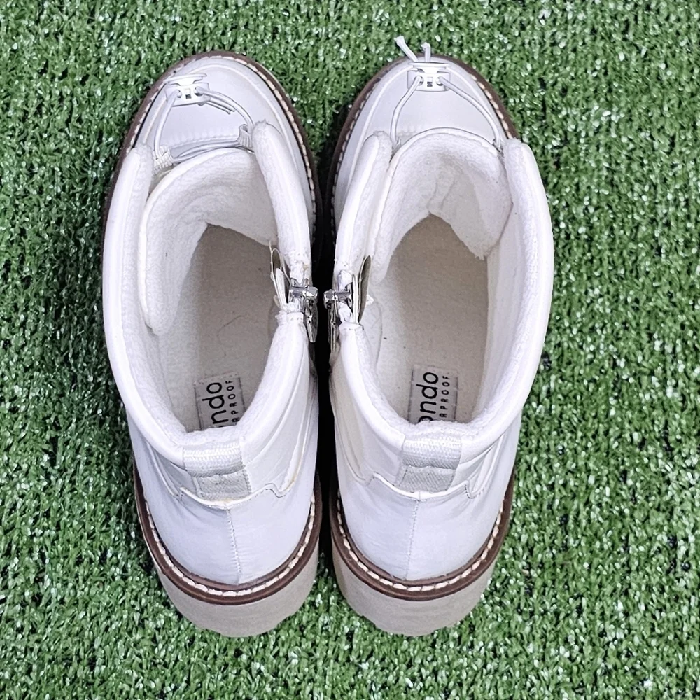BLONDO | DAISY WATERPROOF LUG SOLE BOOTS- NWOT!